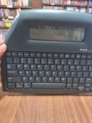 Alphasmart NEO Portable Word Processor - NO USB CABLE COMES WITH 3 A Batteries