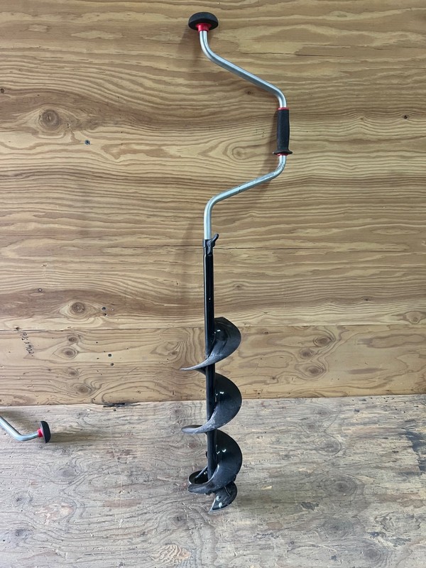 StrikeMaster 6” Manual Ice Auger Used
