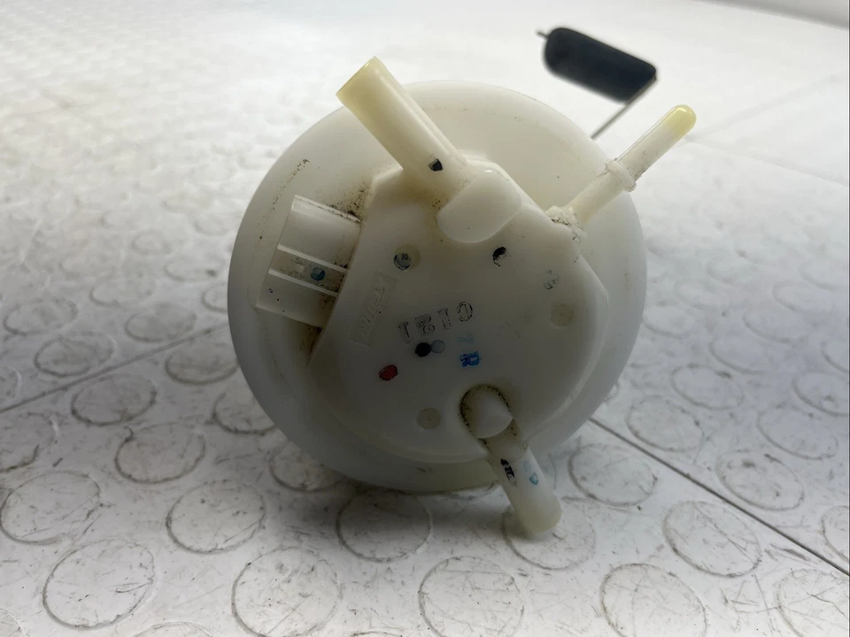 Honda CB300F 2015-2019 unidad de envío de bomba de gasolina y combustible OEM Foto 4 de 4