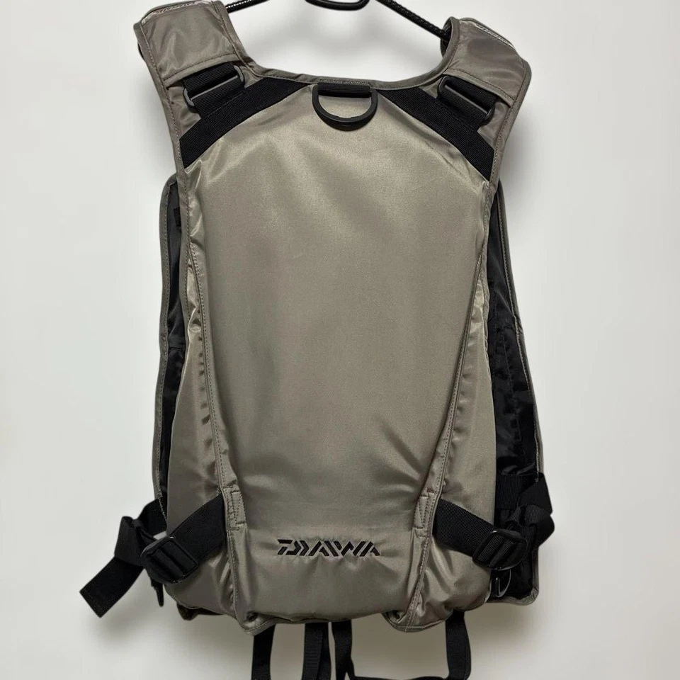 Chaleco de Pesca Daiwa Gris Nylon Varios Bolsillos Usado Foto 2 de 4