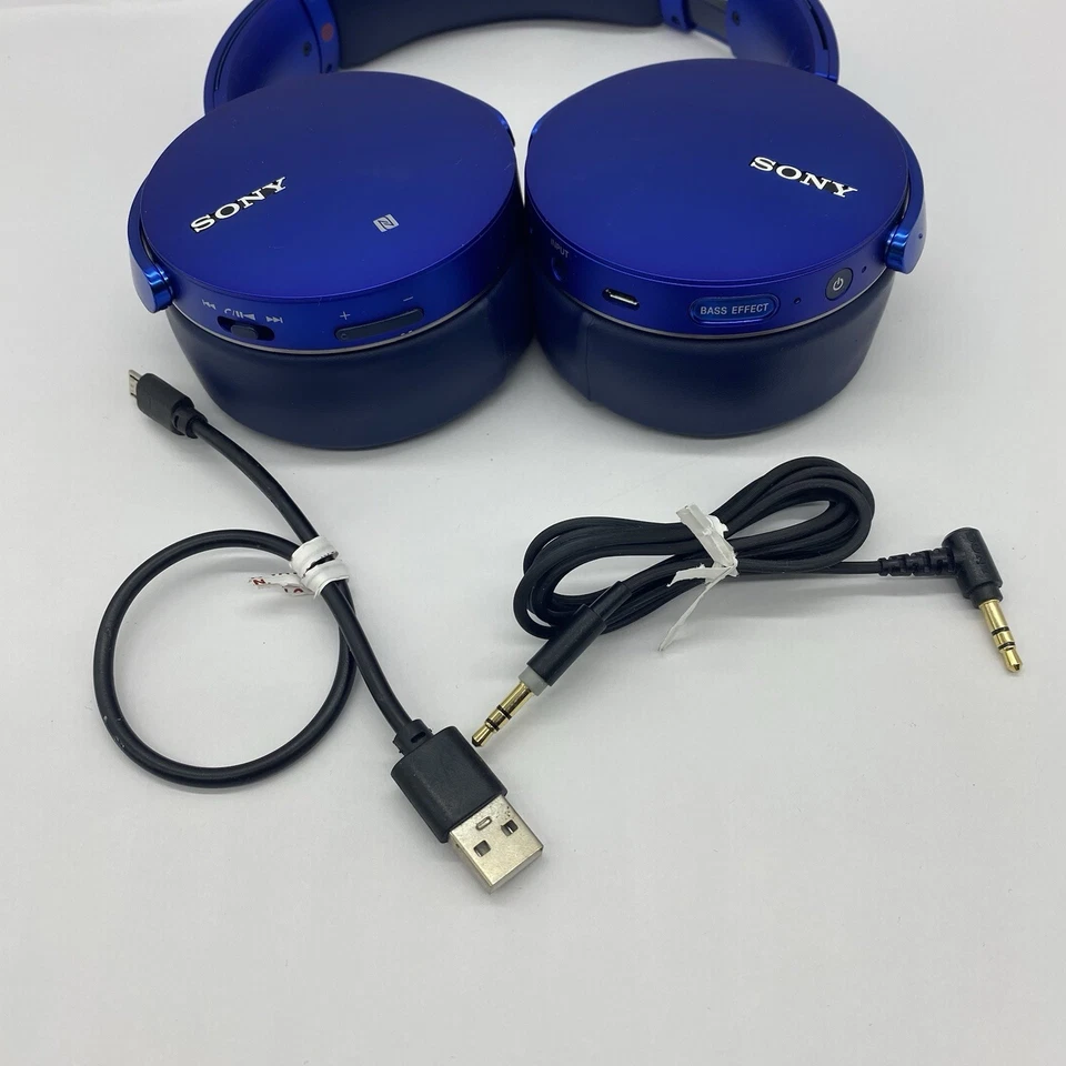 Sony MDRXB950B1 Over the Ear Wireless Headphone - Blue With Charger And Cables - Image 3 of 4