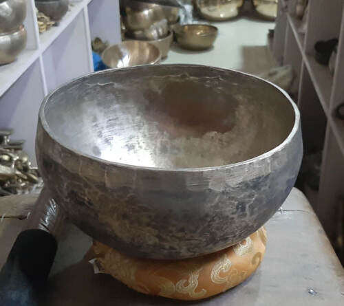 8" Antique Bowl-Antique Singing Bowl-Tibetan Singing Bowl-Antique Bowl - Afbeelding 1 van 5