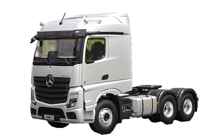 Mercedes-Benz 1:24 Diecast Remolques