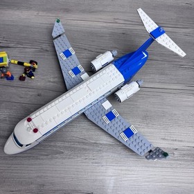 LEGO City Passenger Plane #3181 2010 90% Complete with Mini Figures Preowned