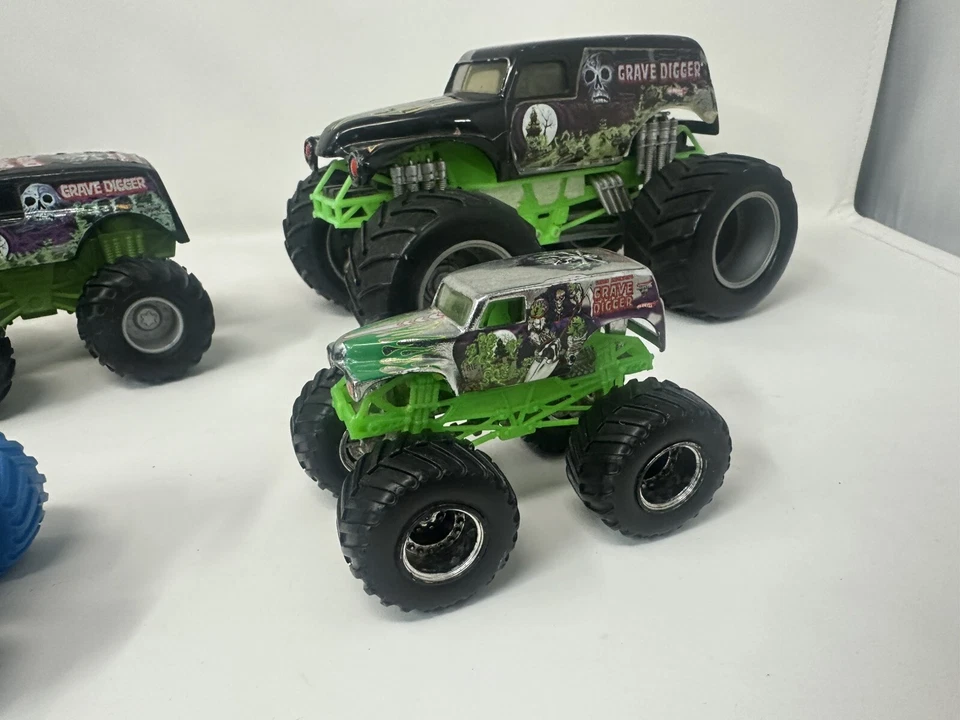 Hot Wheels Monster Truck Lot Of 6 Grave Digger 1:64 1:24 Son-Uva Digger - Image 2 of 4