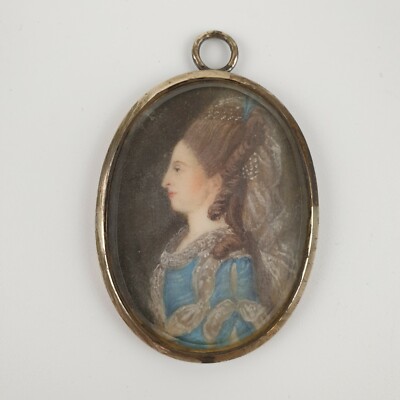 Feine antike Portrait Miniatur einer hochwertigen Dame im blauen Kleid
