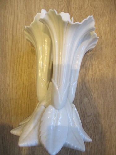 White Porcelain Ceramic 4 Lily fluted vase - Picture 7 of 24
