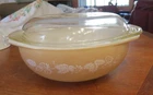 Pyrex Berries 024 2 QT Tan   Strawberry Cottagecore  Casserole  w/rare cover