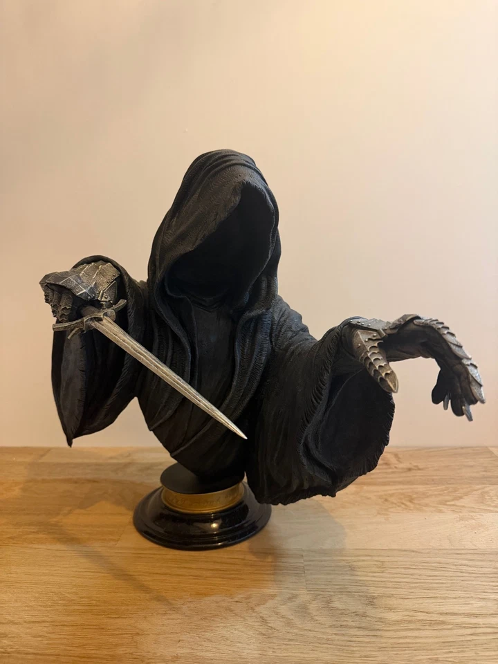 Ringwraith Legendary Scale Bust - The Lord of the Rings - Sideshow  Collectibles - Photo 4/4
