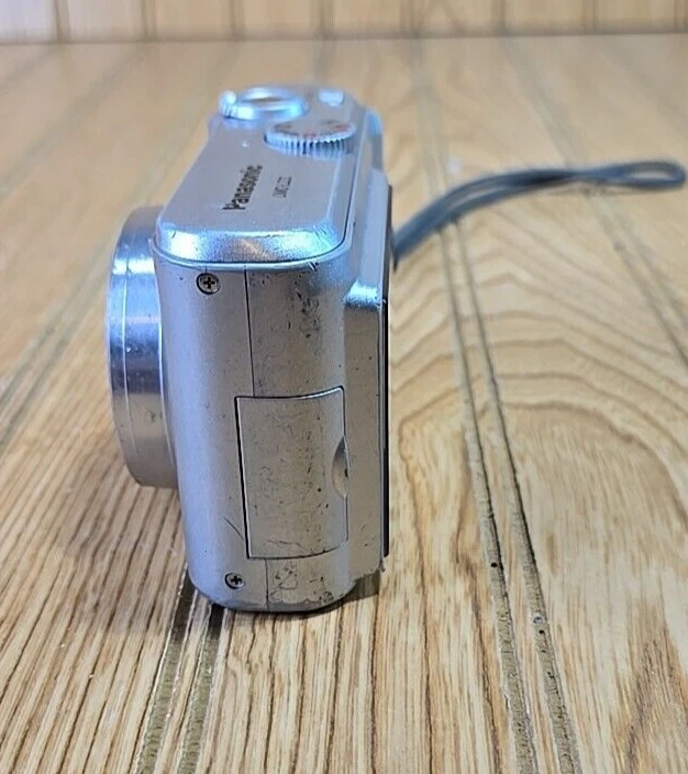 Panasonic Lumix Vario DMC-LZ3 Digital Camera 5.0 MP / TESTED & WORKING - Image 4 of 4