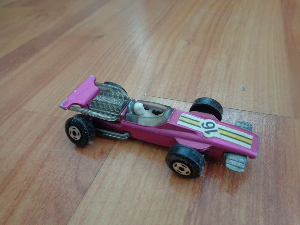 VINTAGE MATCHBOX LESNEY SUPERFAST NO.34 PURPLE F1 FORMULA 1 CAR GOOD BOXED - Image 3 of 3