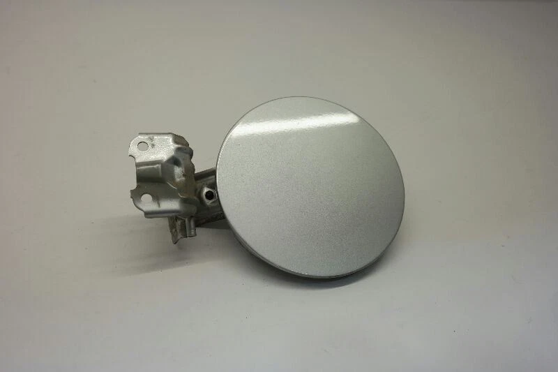 Toyota Prius 2010-2015 puerta de llenado de combustible plateada Foto 3 de 4