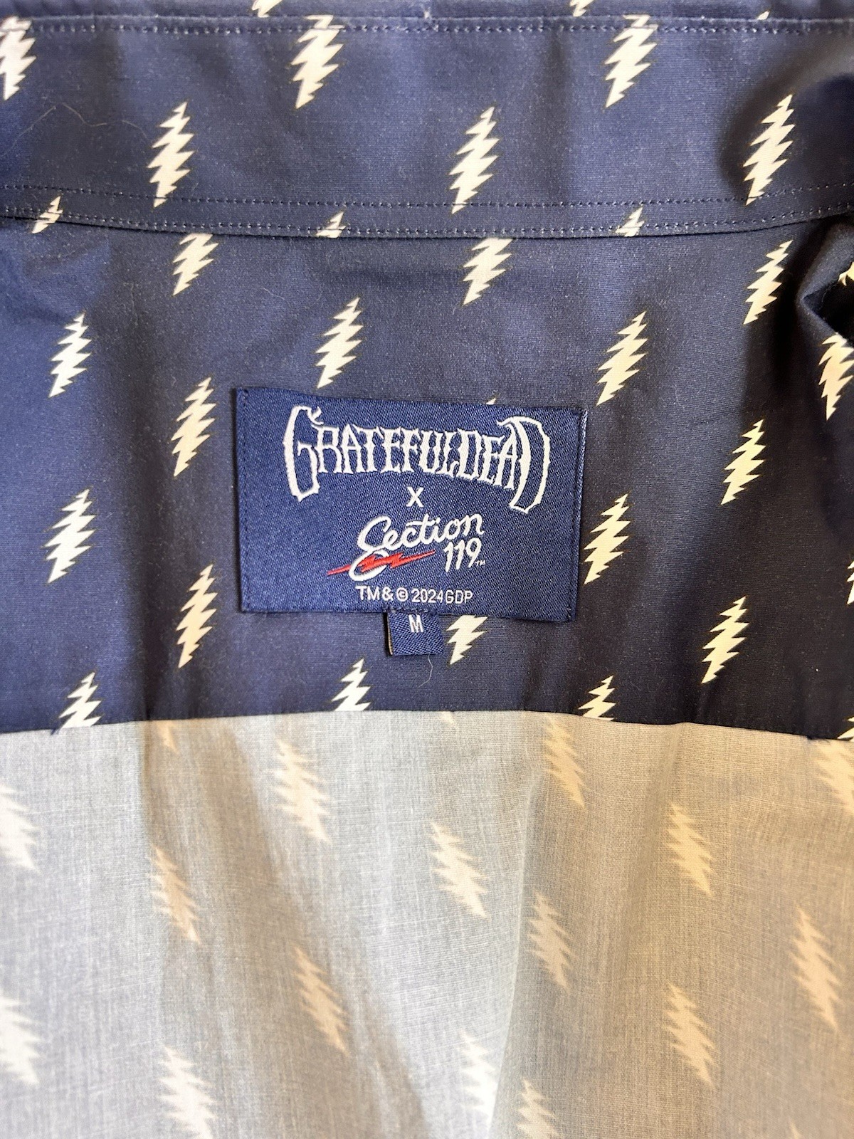 Grateful Dead CLASSIC BUTTON DOWN13 POINT BOLTSiz… - image 1