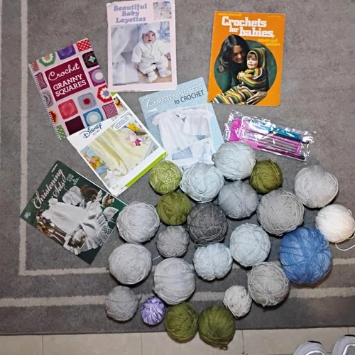 Mixed Lot Plain Yarn Balls Gray Blue Green White Purple w/ Crochet Books & Hooks video thumbnail
