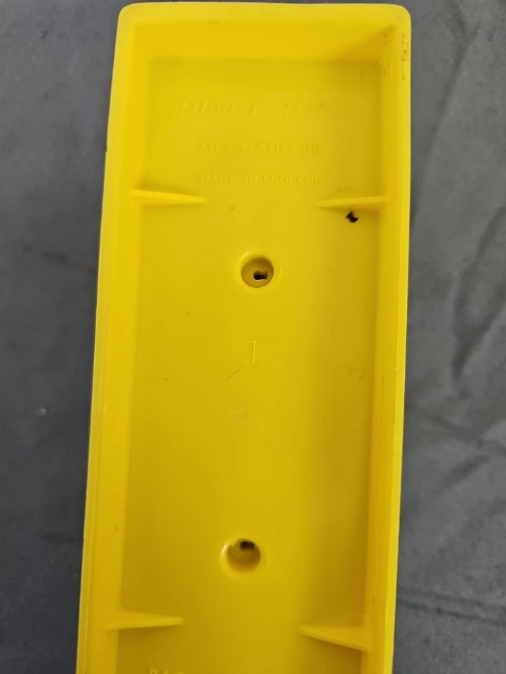 Coche fundido a presión Lincoln Continental Dinky Toys vintage años 60 Foto 4 de 4