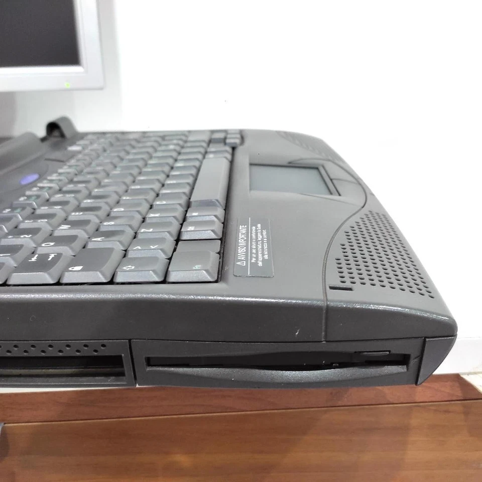 Notebook PC Computer Floppy Seriale Windows 98 NO Schermo Pentium 116 Mhz 22503 - Immagine 4 di 4