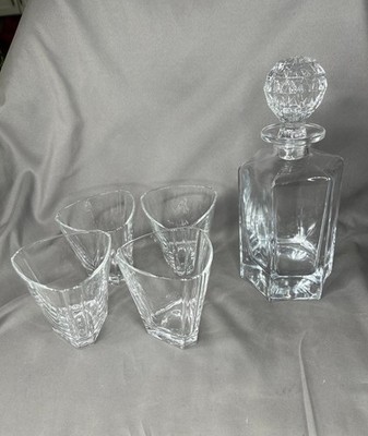 Vintage 10  Square Crystal Decanter With Stopper And 4 Triangular Glasses