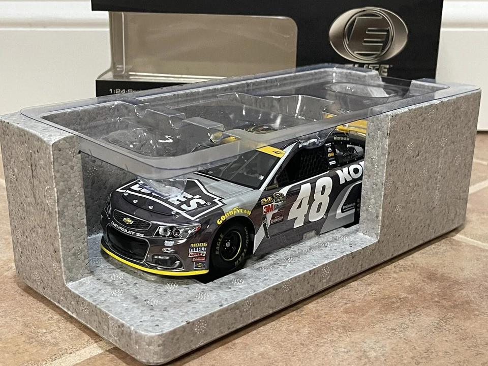 Jimmie Johnson Lowes Kobalt 2016 7x Champion Elite color cromo NASCAR 1/24 Foto 3 de 4