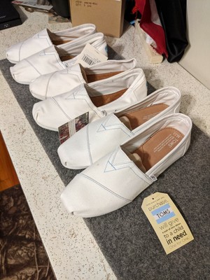 toms classic white canvas