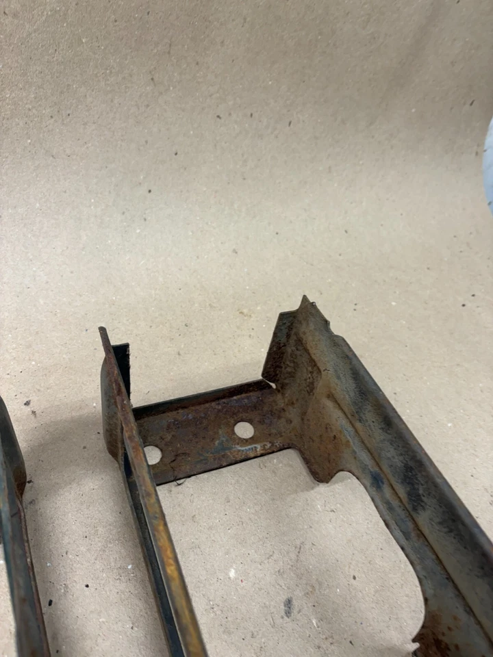 65 Oldsmobile Cutlass Supreme F85 1965 luz trasera soportes ligeros soportes montajes Foto 3 de 4