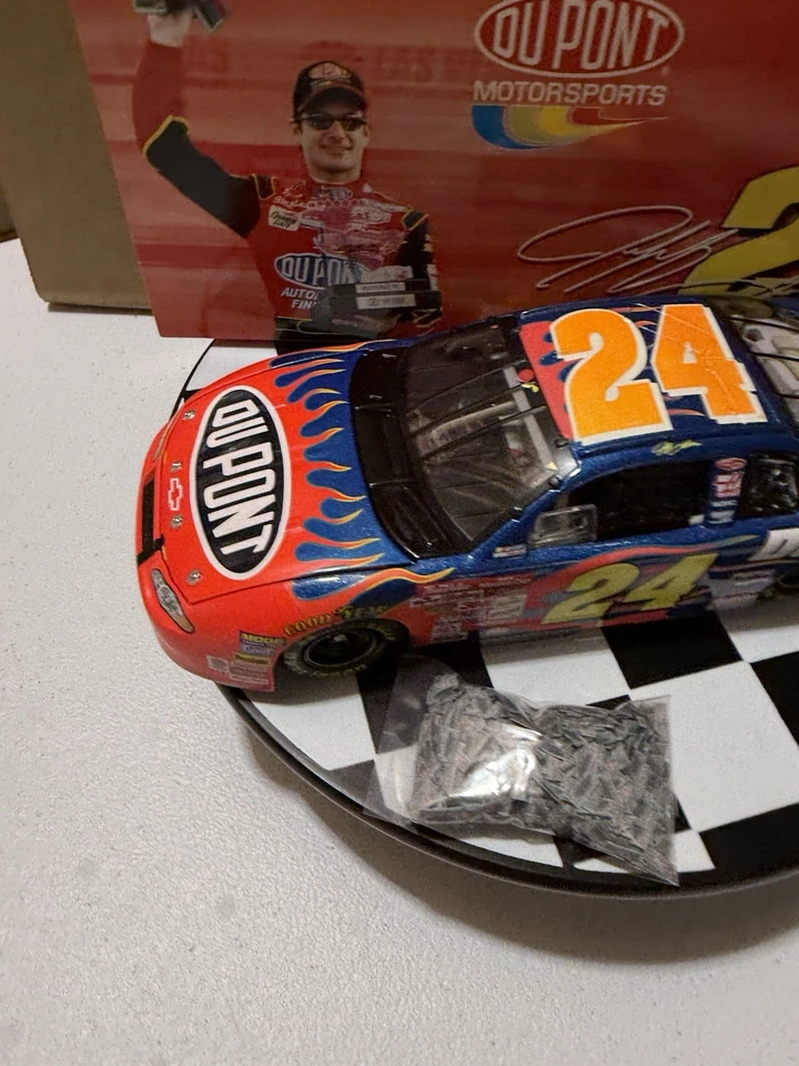 Jeff Gordon #24 DuPont Las Vegas Win Raced Version 2001 1/24 Diecast - Image 2 of 4
