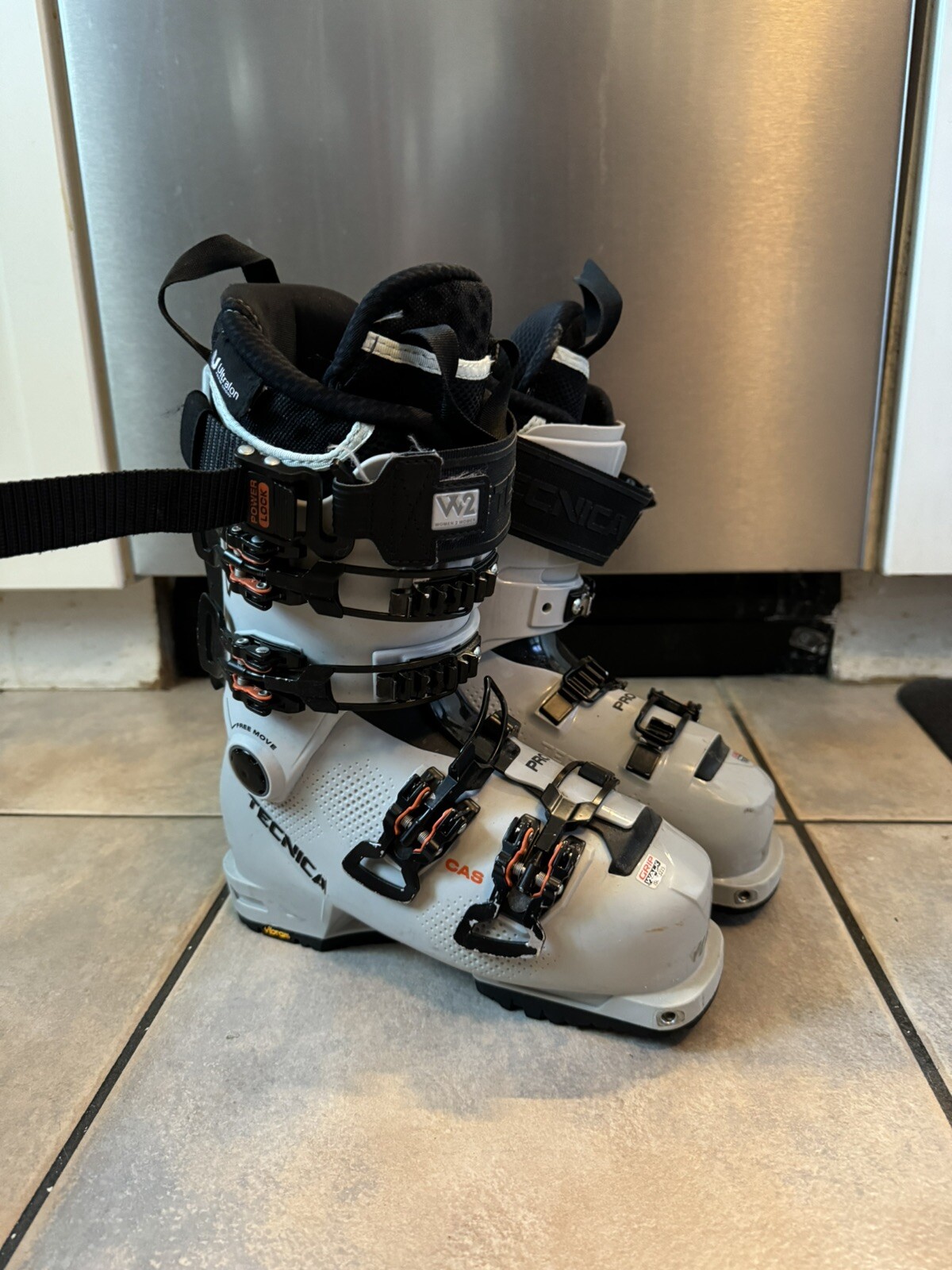 Bota de Touring Tecnica Cochise Pro Dyn Alpine 23 Para Mujer 22.5 Un Defecto En La Imagen