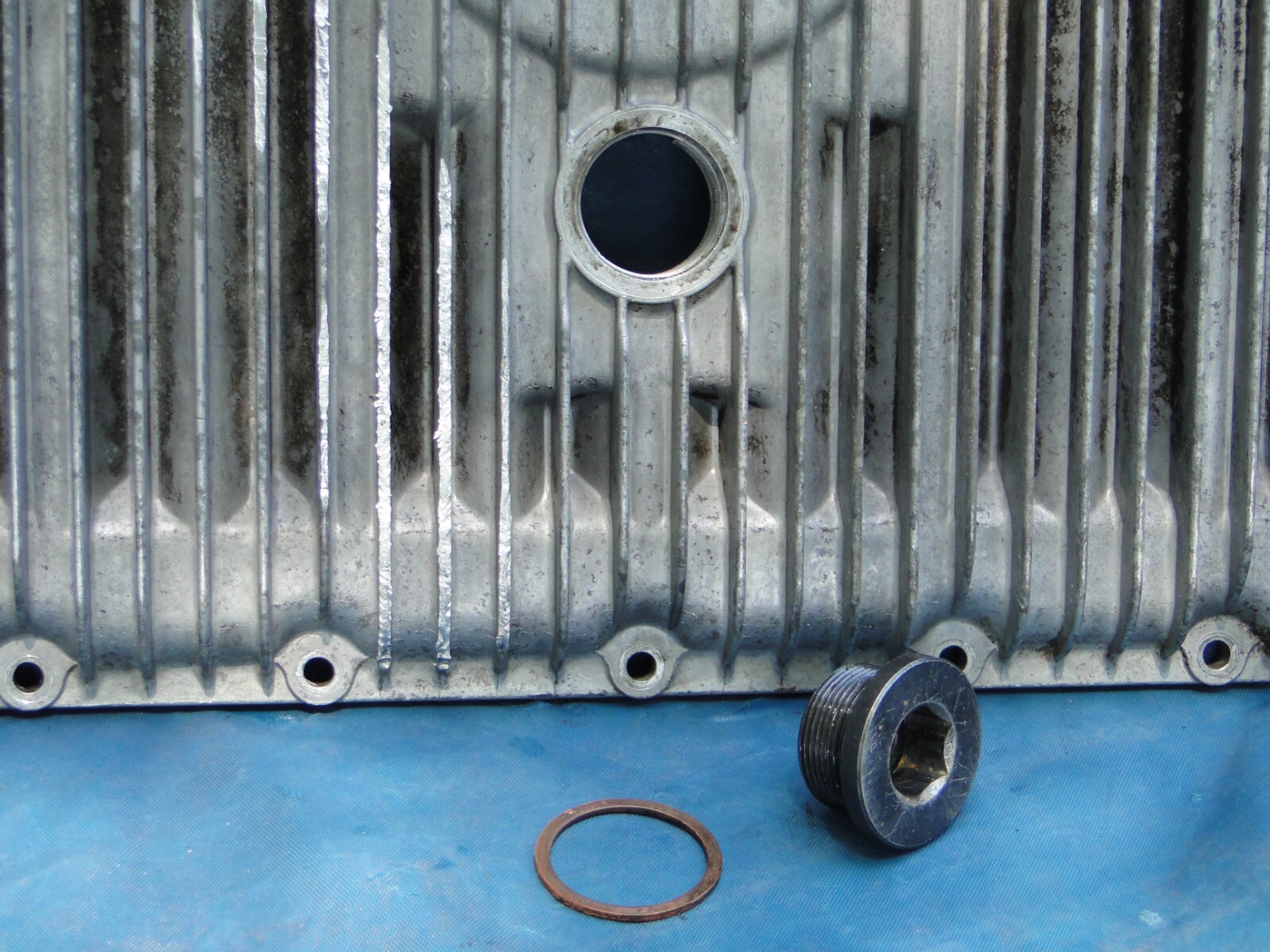 Maserati Biturbo 2.5 V6 Oil Sump Pan w/ plug OEM 1984-1987 GENUINE 310425014