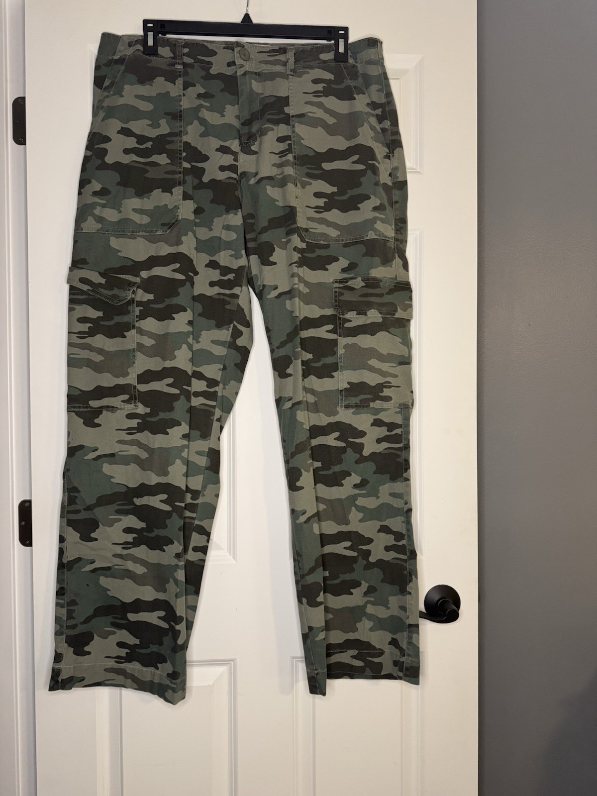 Universal Thread Straight Cargo Pants Camouflage … - image 1