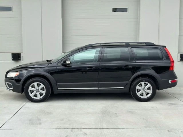 2013 Volvo XC70 3.2 Wagon 4D - Image 2 of 4