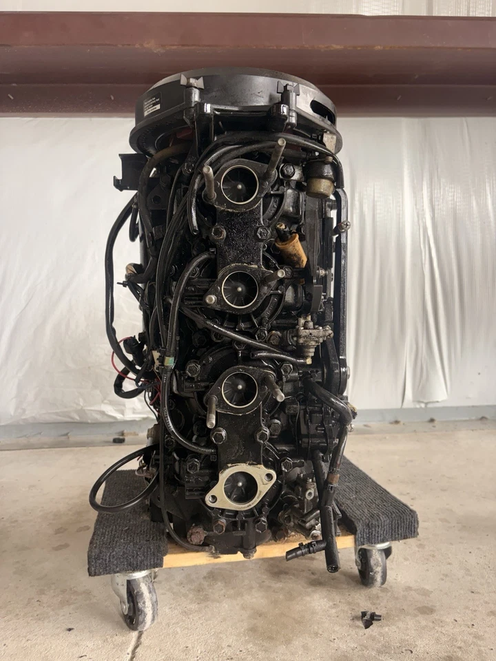 Cárter de cilindro eléctrico Mercury 4 cilindros 100-115-125 HP Foto 2 de 4