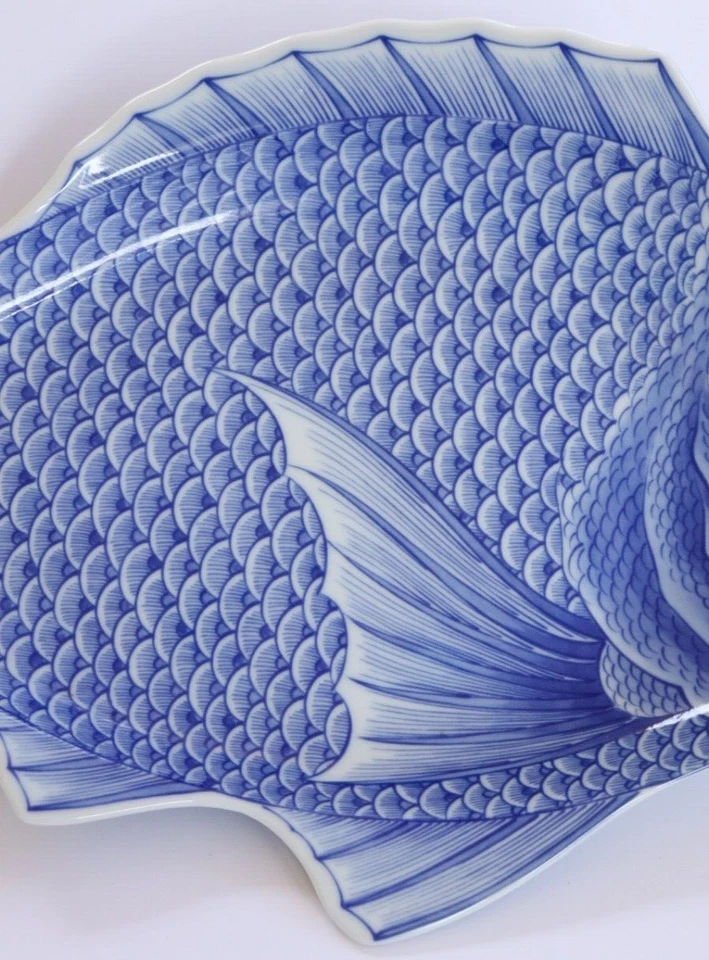 Plato antiguo japonés Arita Imari porcelana azul en forma de pescado Foto 3 de 4