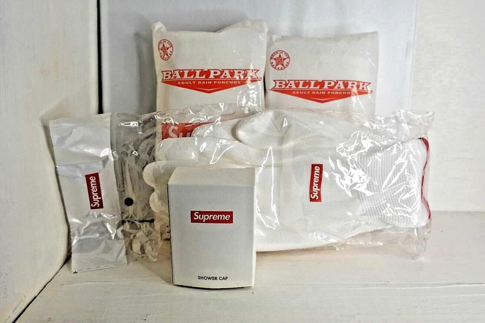 Lot d'accessoires Supreme gants flambant neufs Pancho bonnet de douche