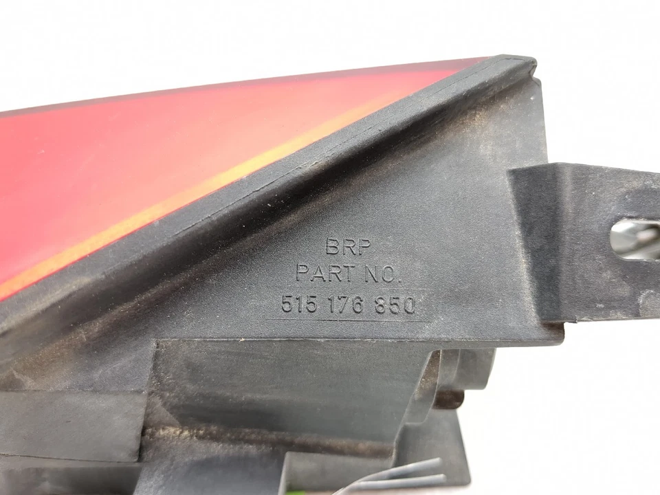 13-15 Can Am Spyder Roadster ST lanterna traseira esquerda luz de freio traseira lente lâmpada - Imagem 4 de 4