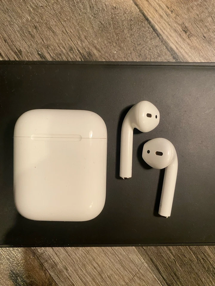 Apple AirPods (1st generation), photo 1 sur 5
