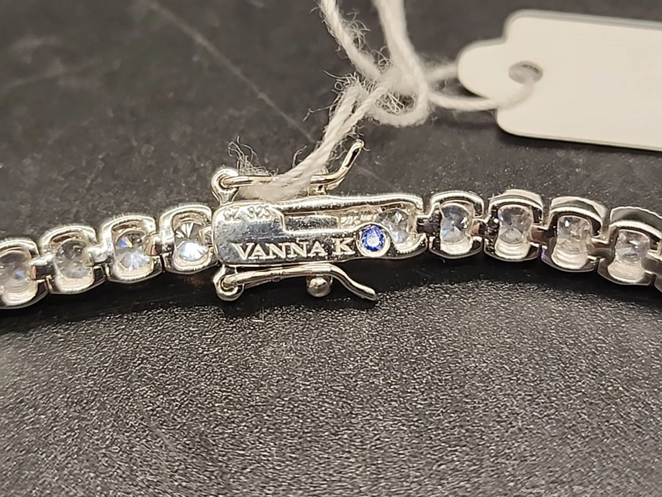 Brazalete tenis Vanna K platino plateado 8" con corte redondo circonita cúbica VKB289-8 Foto 2 de 4