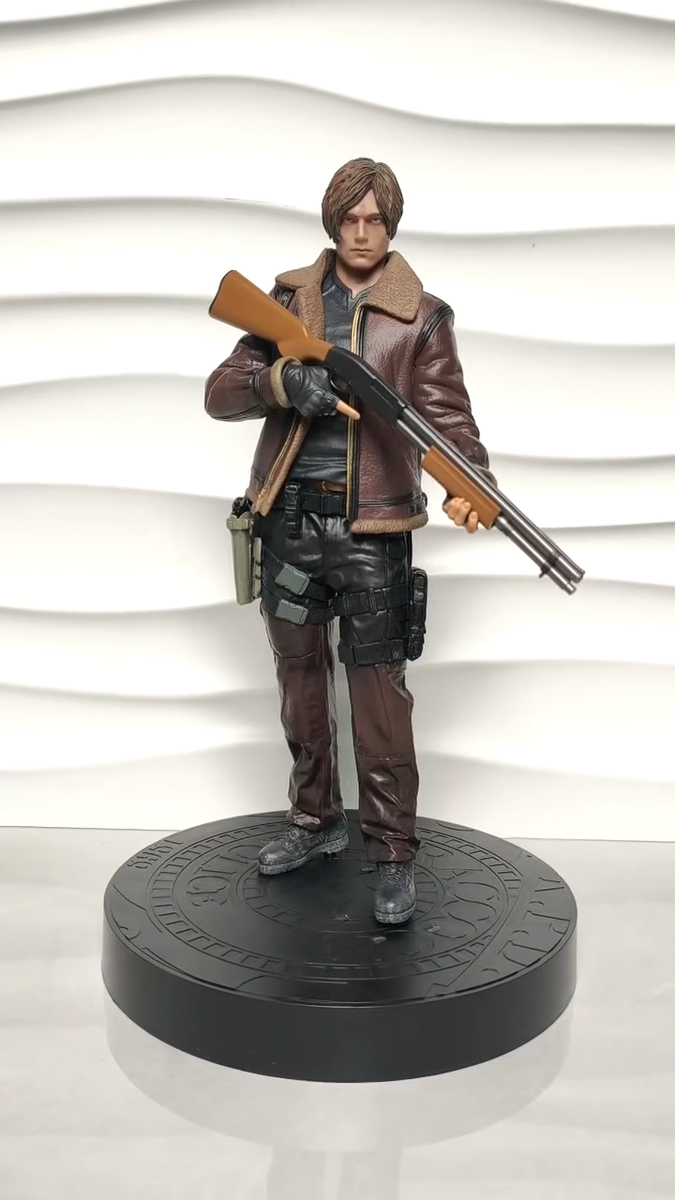 Resident Evil Leon S Kennedy 33cm Figure GK PVC Statue Biohazard