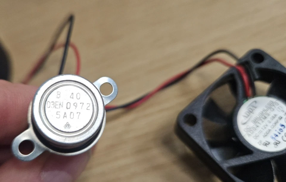40mm x 10mm ADDA 12V cooling fan, with optional 40° degree C thermostat - Image 4 of 4