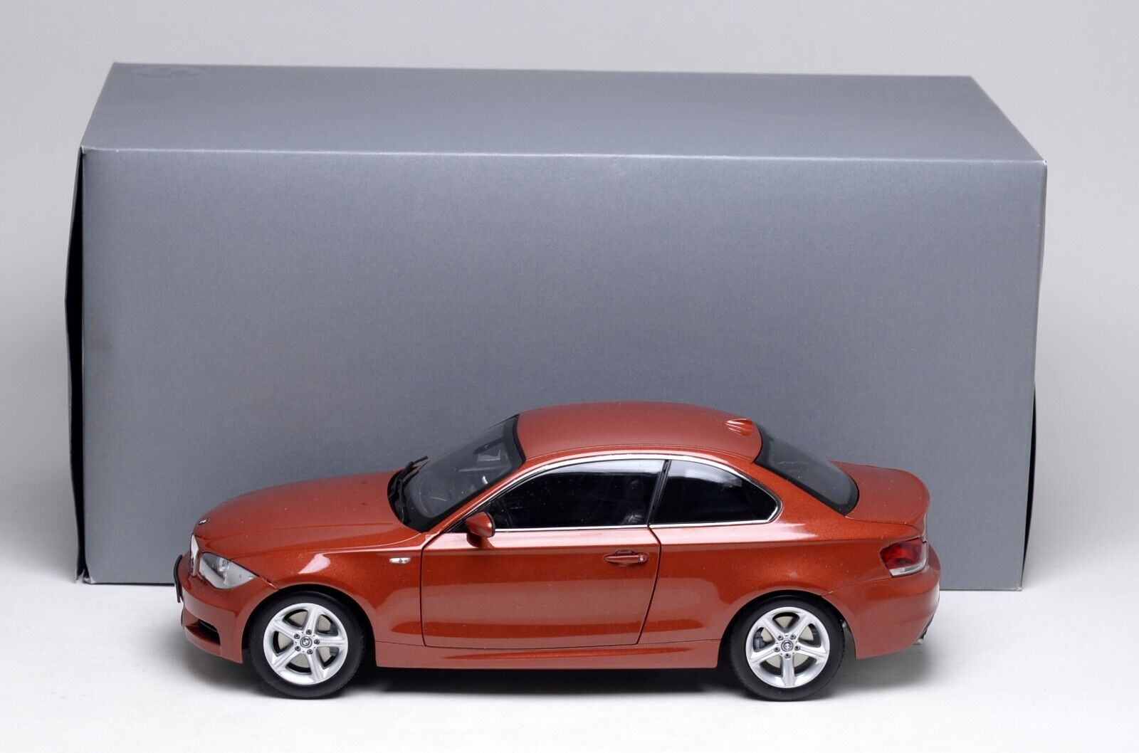 1/18 KYOSHO BMW 1 SERIES COUPE (E82) Dealer Version 80430427064