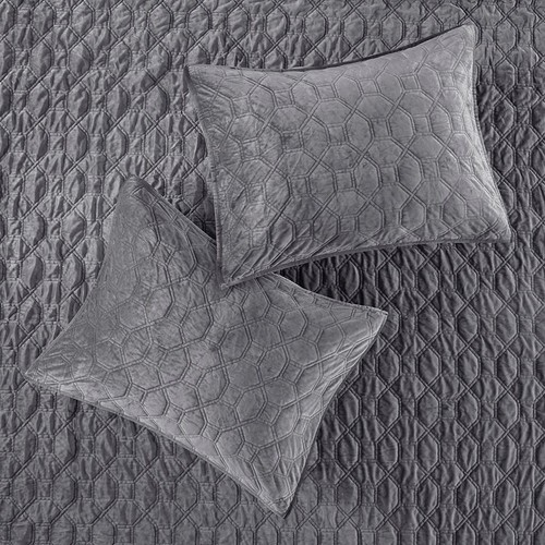 Gracie Mills Gayle 3-Piece Casual Geometric Velvet Quilt Set - Picture 22 of 49