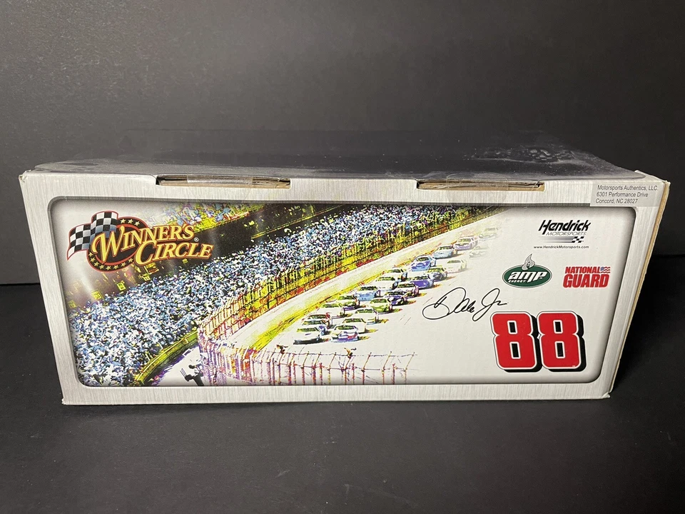 Winner’s Circle 2010 Dale Earnhardt Jr #88 Guardia Nacional 1/24 Foto 3 de 4