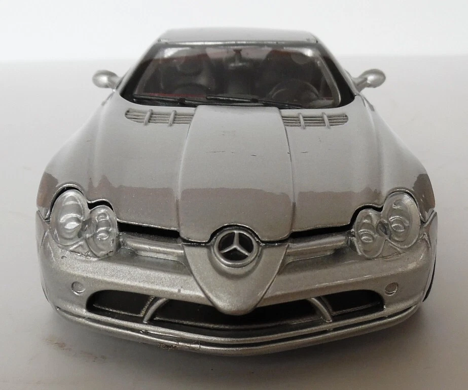 Coche diecast Mercedes-Benz SLR McLaren 1/24 motor máximo usado Foto 3 de 4