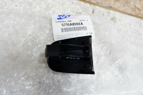 Mitsubishi Pajero Triton 2017-20 Black Handle Cap Athlete Series For Rear Door - Picture 2 of 4