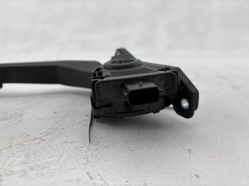 Conjunto de pedal de gasolina acelerador Ford Escape 2008-2012 OEM 9L8A-9F836-AB Foto 4 de 4