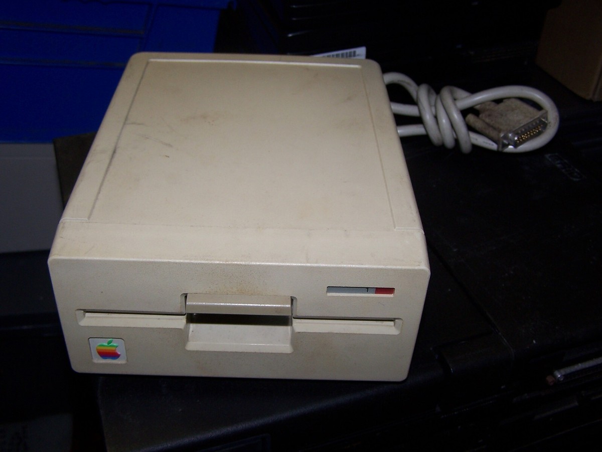Apple Unidisk 5.25 Disk Drive Model A9M0104 for use with Apple II 