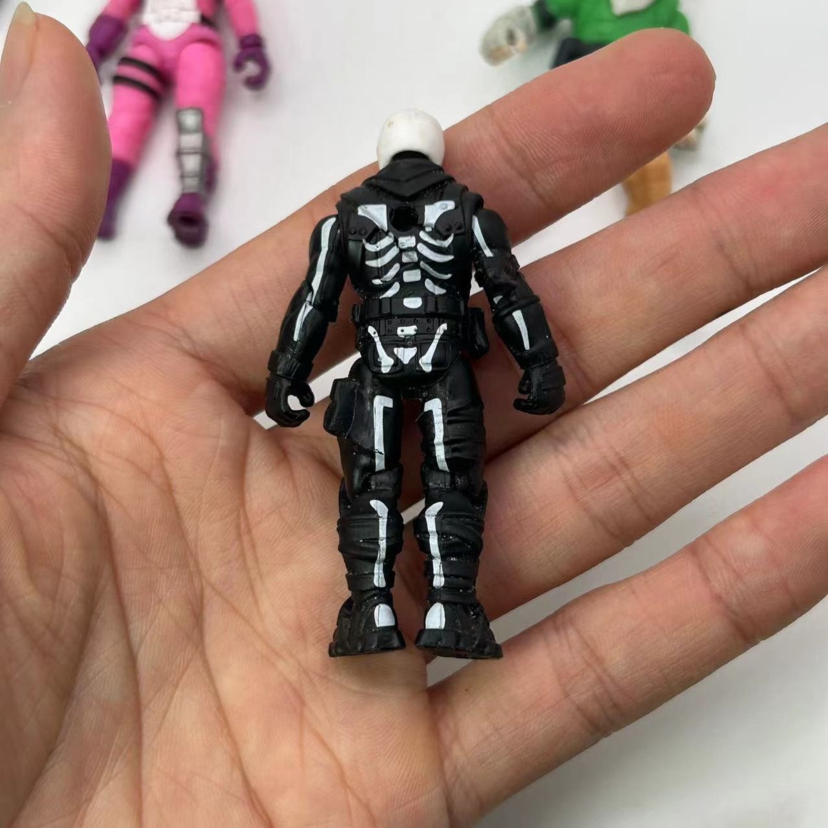 Fortnite Codename E.L.F. - Micro Legendary Series - 2.5 inch Figure with Tactical Shotgun