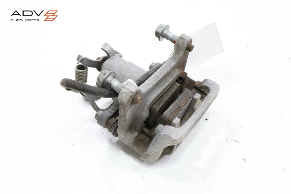 Chevrolet Malibu 2016-2025 pinza de freno trasera izquierda lado del conductor OEM Foto 4 de 4