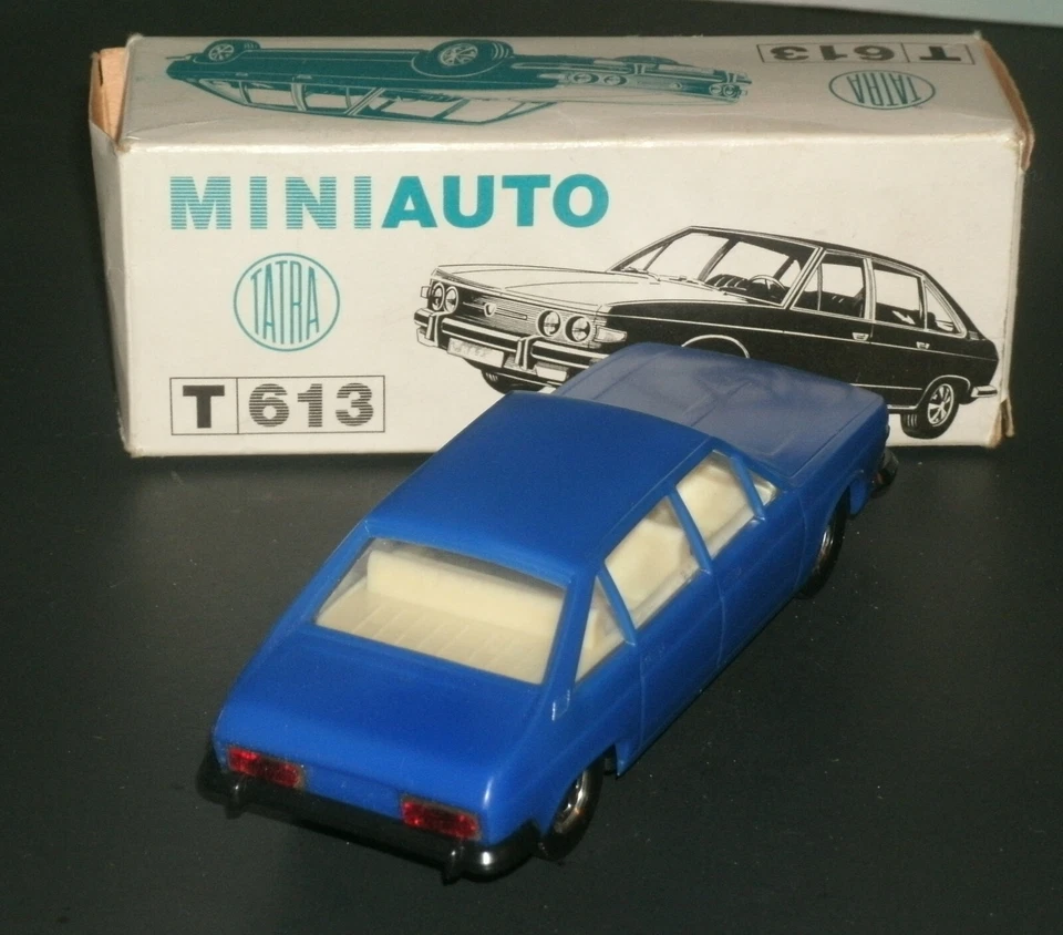 Coche modelo checo Tatra T613 de plástico escala 1/43 años 70 (5") MiniAuto 47739/01 azul Foto 3 de 4