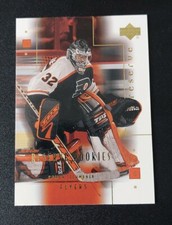 2000-01 UD Reserve Roman Cechmanek Rookie Card #111. Philadelphia Flyers 