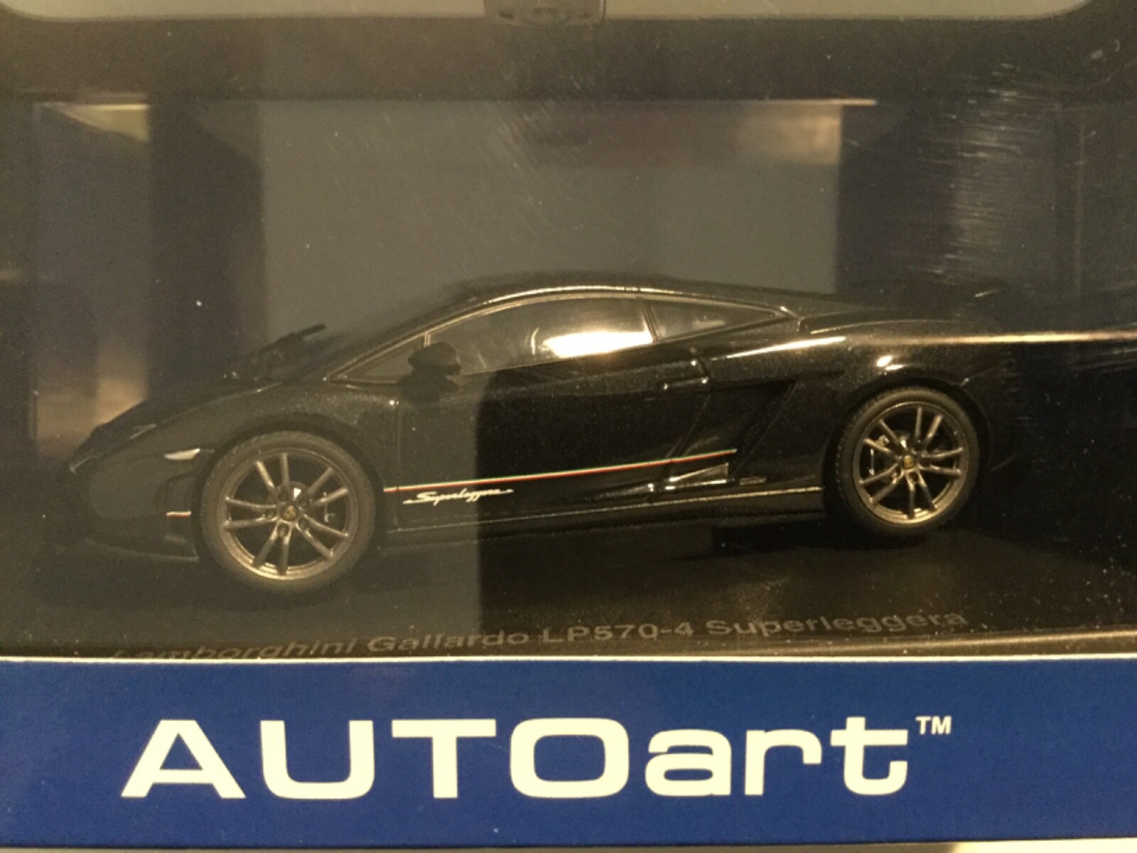Lamborghini Gallardo LP 570-4 Superleggera schwarz 1:43 Auto Art Modellauto 642