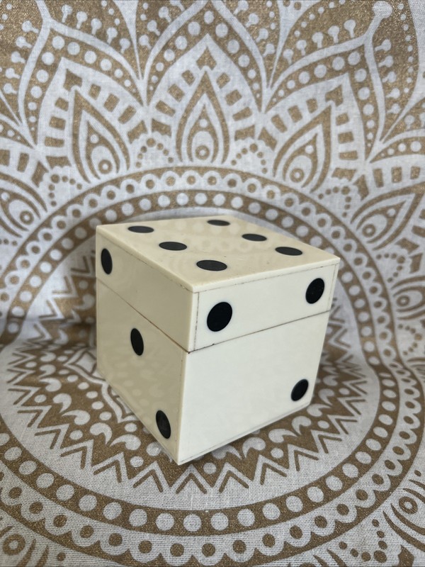 5 Dice Six Sided Square Dice with wooden & Enamel layer Box.